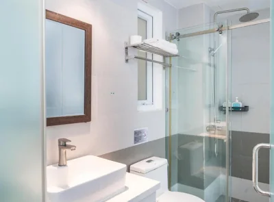Serenity Hotel Near Tan Son Nhat Airport – Photos 3